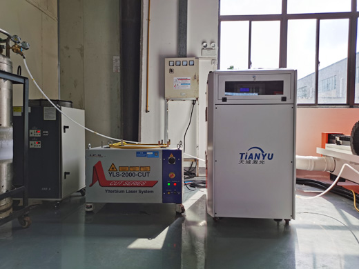 激光切割機現(xiàn)場實圖2