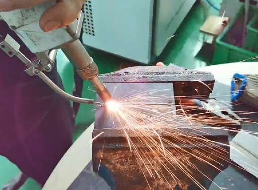 激光焊接機(jī)焊接展示